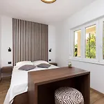 Boutique * مالي لوشينغْ